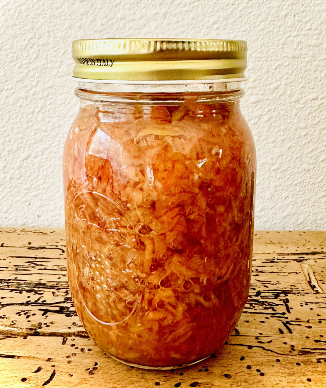 mason jar with fermented carrots inside